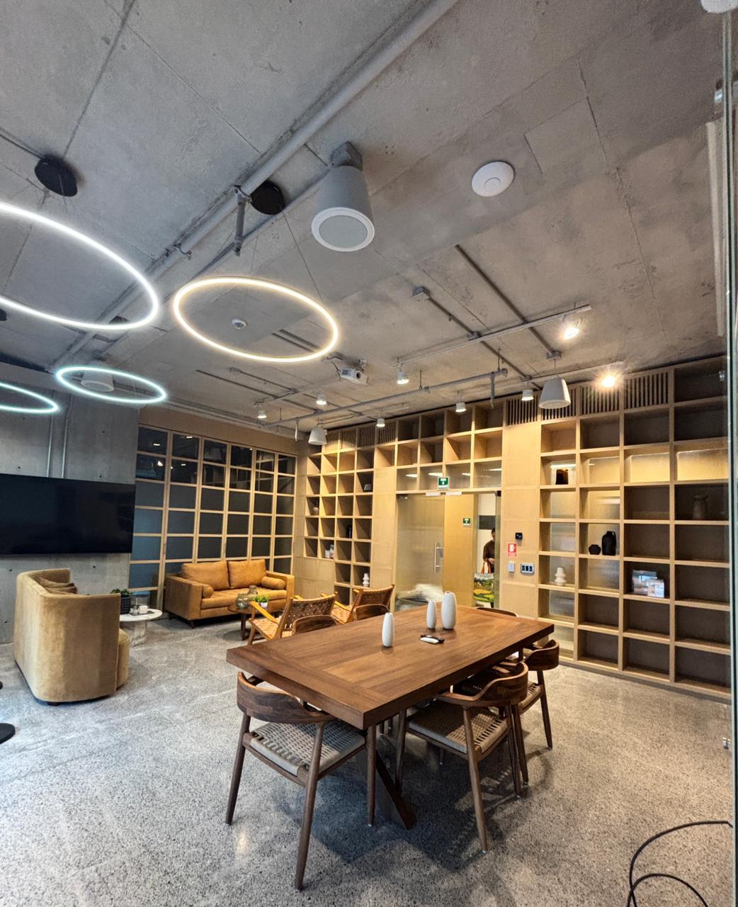 Interior del showroom de Sierto en Monterrey