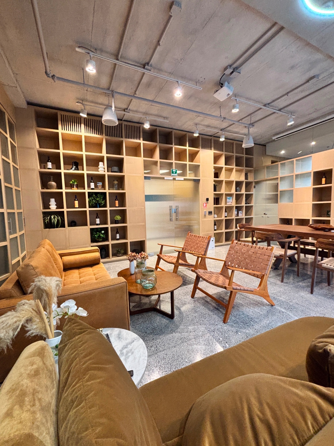 Interior del showroom de Sierto en Monterrey